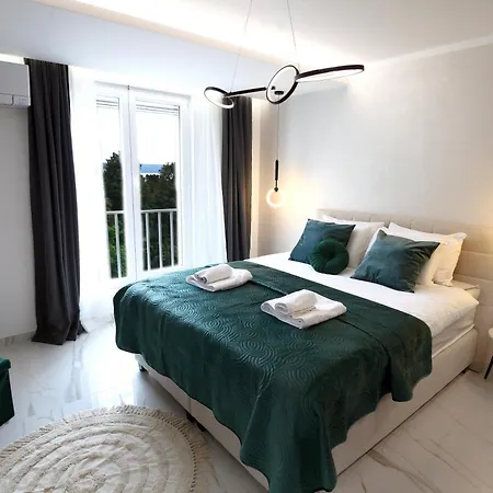 ^ Luxury Two Bed In Heart Of Portoroz, Slovenia ^ * Portorož