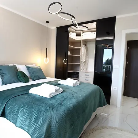 Apartmán ^ Luxury Two Bed In Heart Of Portoroz, Slovenia ^