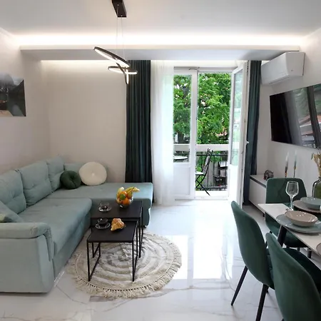 Apartmán ^ Luxury Two Bed In Heart Of Portoroz, Slovenia ^ *