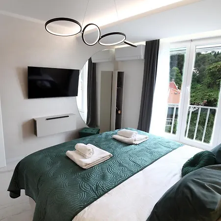 ^ Luxury Two Bed In Heart Of Portoroz, Slovenia ^ * Portorož