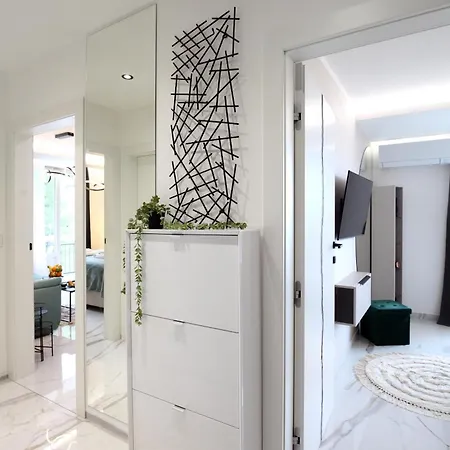 Apartmán ^ Luxury Two Bed In Heart Of Portoroz, Slovenia ^
