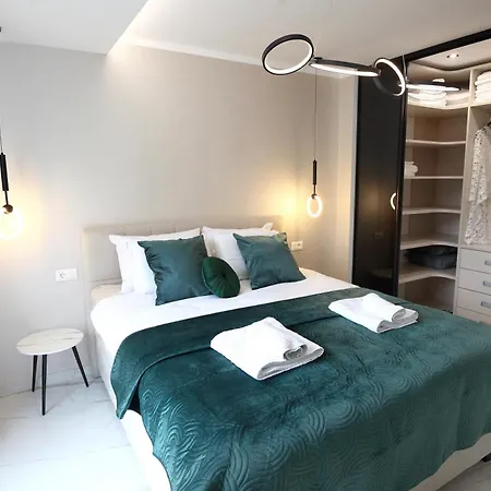 ^ Luxury Two Bed In Heart Of Portoroz, Slovenia ^ Apartmán *