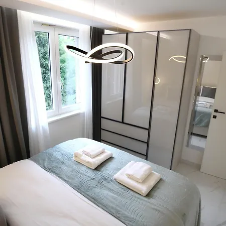 ^ Luxury Two Bed In Heart Of Portoroz, Slovenia ^ Portorož